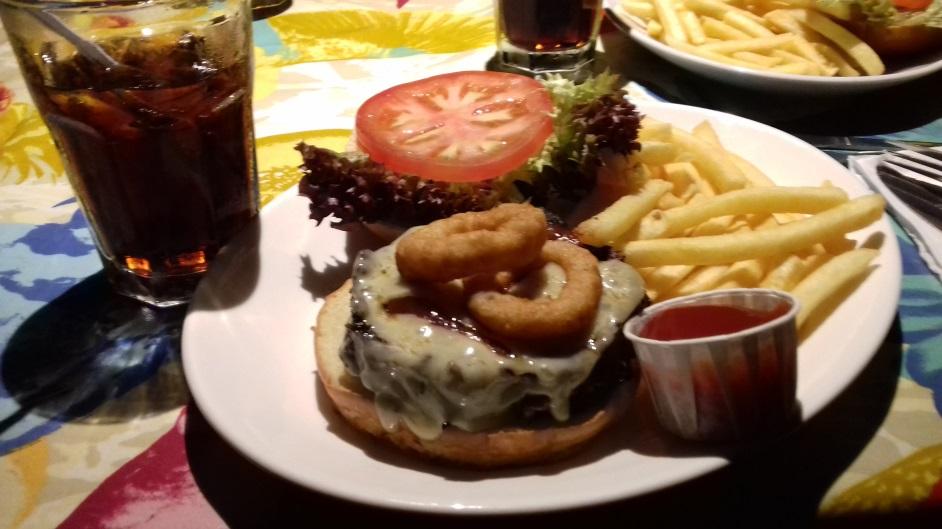 Rainforest Café När vi kommit fram till hotellet och fått våra hotellrum gick vi ner till centrum. Vi hade bestämt att vi skulle äta på The Rainforest Cafe som låg vid Piccadilly Circus.