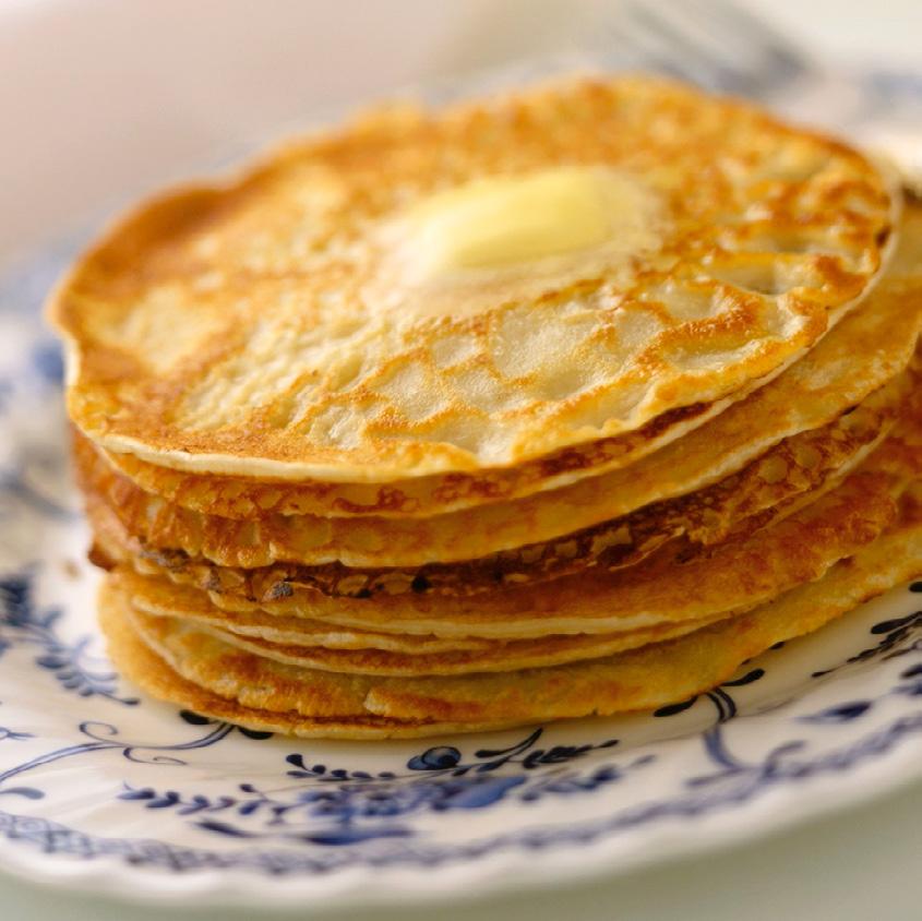 SMÅ SPRÖDA PANNKAKOR Med två ägg i smeten blir pannkakorna extra näringsrika.