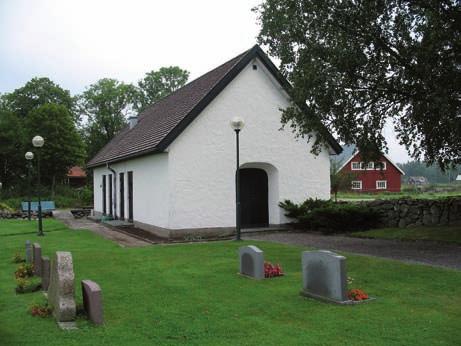 Byggnader I nordöstra hörnet av kyrkogården finns ett kombinerat bårhus och ekonomibyggnad.