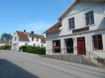 Fördjupad översiktsplan för Alvesta tätort Samrådshandling Ekbacken Området utgörs av en triangelformad parkyta infälld mellan bostadstomter i centrum, mellan Allbogatan och Värendsgatan.