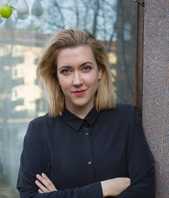 Under Bästa Biennalen kommer Elin och Anna tillsammans bygga upp miniatyrvärldar i staden. Världar som utmanar betraktaren att tänka bortom det väntade och trygga.