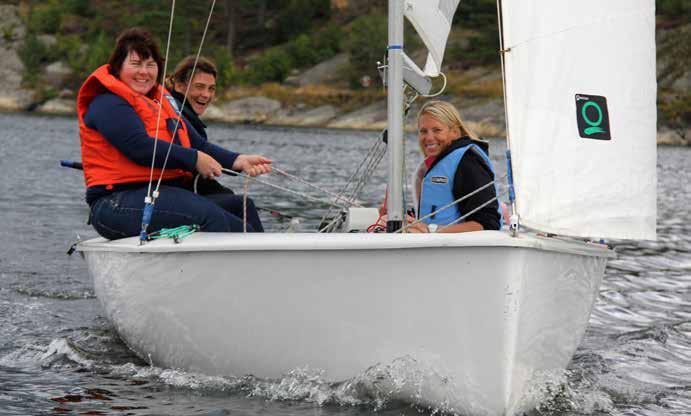 SVENSK SEGLING: UTBILDNING & KLUBBAR En kvarts miljon till seglarklubbarna Svenska Seglarförbundet delade ut en kvarts miljon kronor, i en utmaning, för att göra svensk segling mer tillgänglig,
