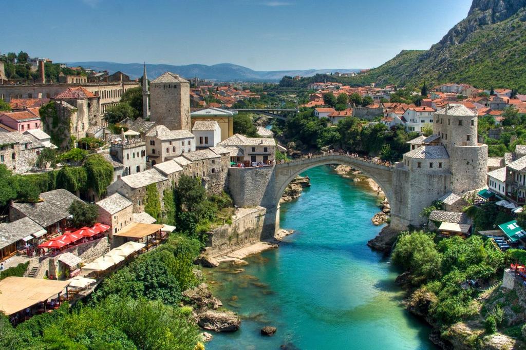 Dag 3 Podstrana Mostar - Dubrovnik (F, M) Tidig avresa från hotellet. Vi kör via motorvägen till Mostar i grannlandet Bosnien Hercegovina.
