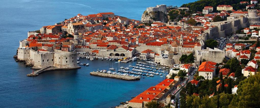 Bron byggdes på 1500-talet av ottomanerna, förstördes under det senaste kriget, och är nu återuppbyggd. Här äter vi lunch på egen hand innan resan går vidare till Dubrovnik.