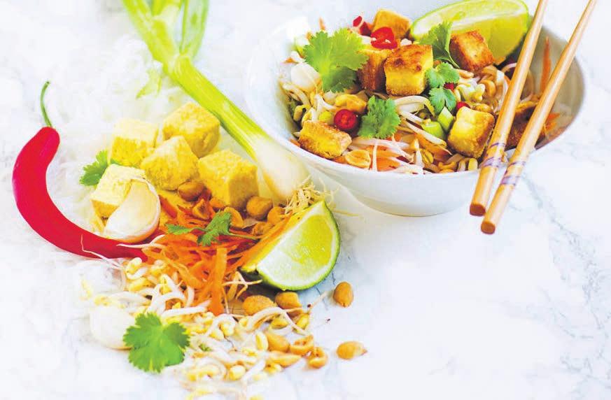 RECEPT 2 30 min 483 kcal/port Fett 21 % Kolhydrater 64 % Protein 15 % Pad thai med tofu Nudlar, tofu och grönsaker i en härlig blandning.