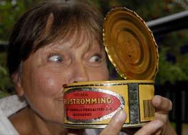 Detta beror på att det sedan 1930- talet är förbjudet att fiska med bottentrål i området.