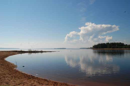Landskapsbild Noret är beläget i tilltalande västersluttning med fin utsikt in mot Morastrand, särskilt från Majstångsbacken. Det är även vacker utsikt söderut, ut över Siljan.