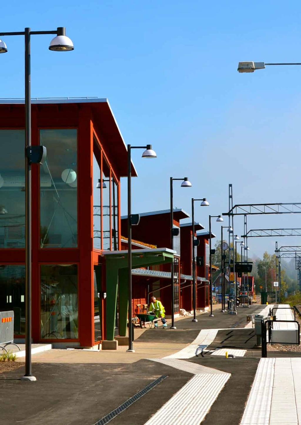INFRASTRUKTUR Med infrastruktur brukar man mena system för transport av varor, personer och tjänster samt för energi och information.