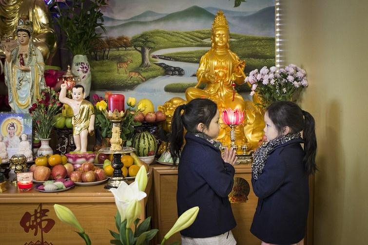 Vesak 29.5.2018 Bild: Andrej Scherbakov-Parland Buddhas födelsedag är årets största fest för alla buddhister.