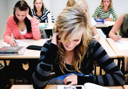 skolor Här möts samhällsvetare och naturvetare Välkommen till Kitas Gymnasium!