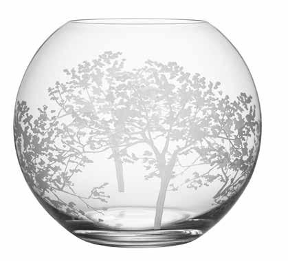 optisk illusion som lockas fram av det tjocka glaset i vasens