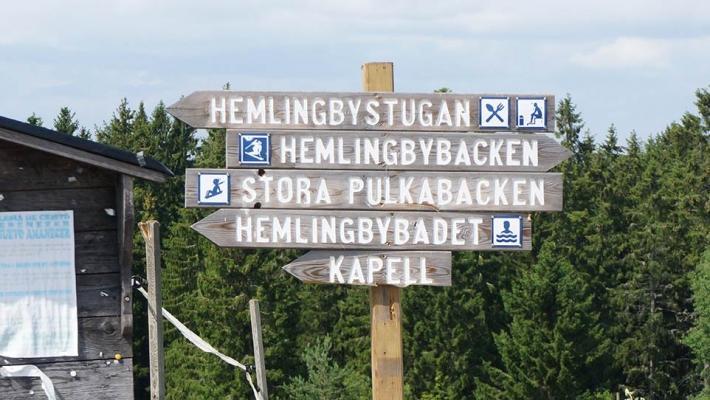 Hemlingby Friluftsområde Makalösa Furuvik (24 km) Om man är i trakten så måste man absolut ta sig ett besök på Furuvik Nöjespark. Här finns djurpark, konserter och tivoli.