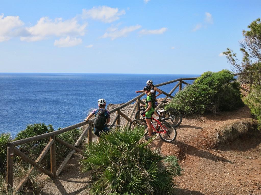 AKTIVITET - TILLÄGG PÅ PLATS Mountain Biking La Manga Mountain Biking La Manga I omgivningarna kring La Manga finns det fantastiska möjligheter för mountainbiking som passar cyklister på alla nivåer.