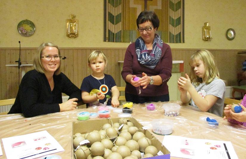 På gång i Vara väst Krubbgudstjänst och terminsavslutning i Vara kyrka söndag 10 december 11.00 inbjuds alla barn samt barn- och ungdomsgrupper till samling kring krubban i Vara kyrka.