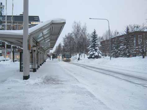 I den södergående riktningen på saknas avfart mot väg och väg, men det finns utfart från väg. I trafikplatsen finns anslutningar mellan och gatan. Norr om trafikplats Skellefteå kallas Centrumleden.