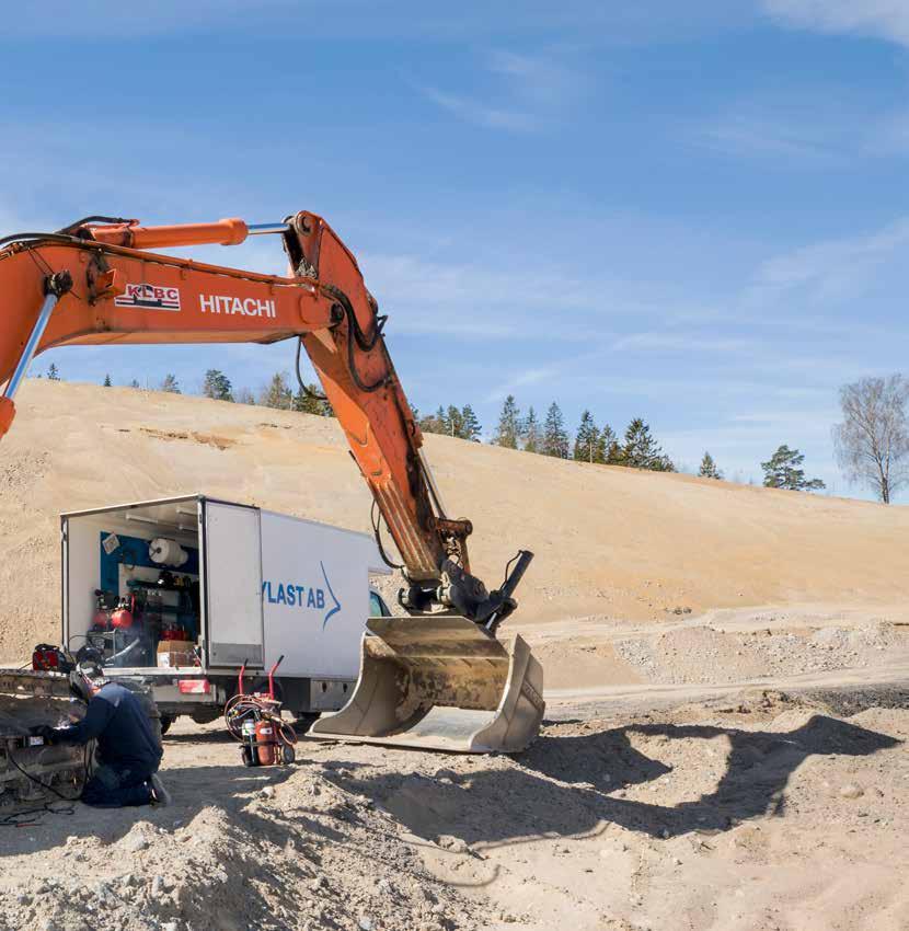Hylast har två välutrustade servicebussar som löser de flesta problem på plats. Allt från reparationer till service och slangbyten. Vi fixar det mesta.