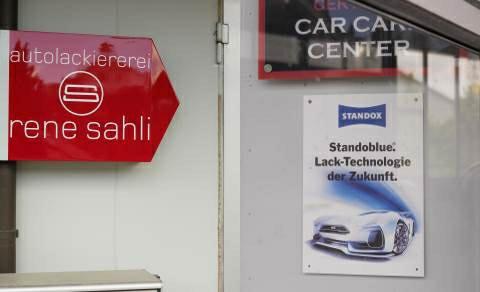 i Stuttgart, Tyskland. I en dopptank avlägsnades rosten från alla delarna i ett syrabad.