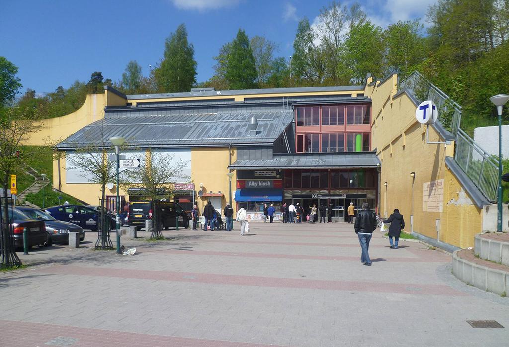 Botkyrka kommun I Alby - i våra miljonprogramsstadsdelar, exakt vid tunnelbanan, pågår byggande och försäljning av drygt 600 bostadsrätter, som kommer till i etapper.