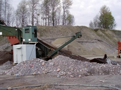 Wij Strax norr om Bålsta ligger grustäkten Wij som drivs av Sand och Grus AB Jehander sedan slutet av 60-talet. Årligen produceras ca 200 000 ton grusmaterial i täkten.