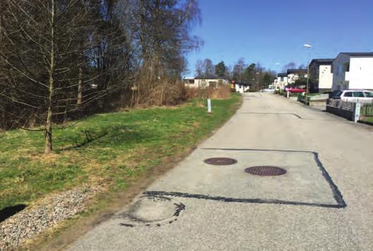 Planen är väldigt tillåtande och är tänkt att bebyggas med en huvudbyggnad och komplementbyggnader. Vy mot planområdet från söder. Bild tagen från Trollgatan. Bebyggelsen tillåts i tre våningar.