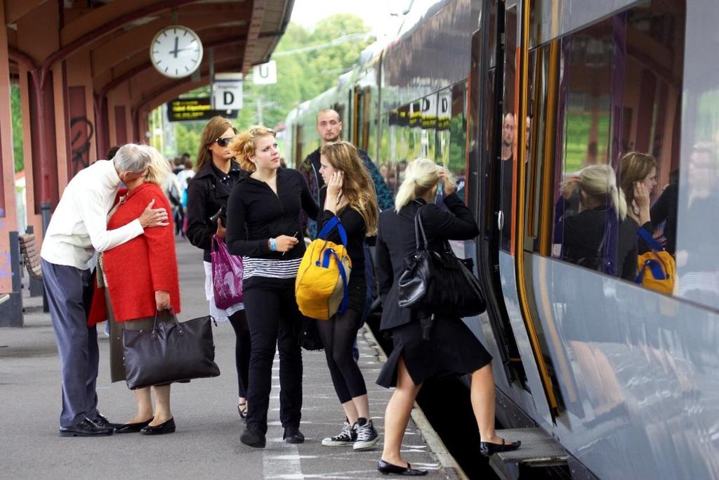Växjö station med tåg fotograf Mats Samuelsson Trafiklösning Trafiken på norra stationsområdet består av tåg-, buss-, taxi-, bil-, cykeloch gångtrafik.