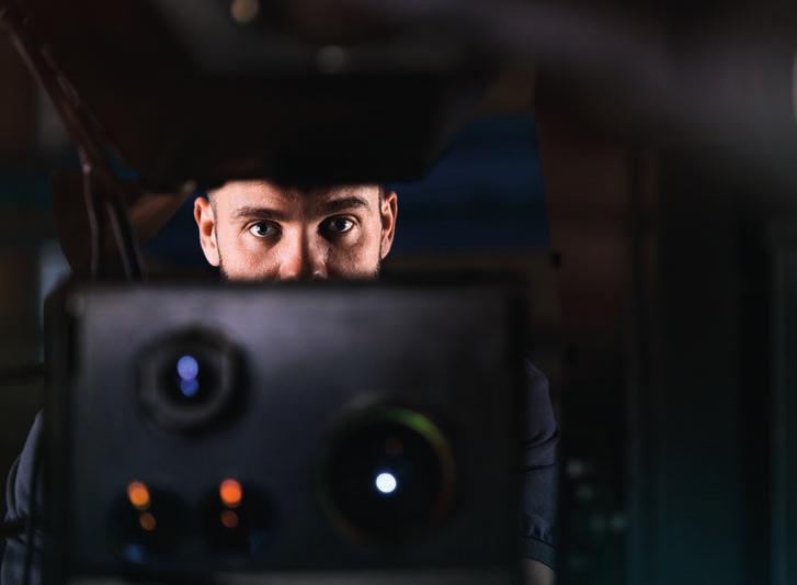 N colas Moch har dubbelt cvlngenjörsdplom från KTH och Centrale Pars och är dag CIO på SEB. Utöver strateg-, teknolog- och nformatonsfrågor täcker hans ansvar bankens Emergng Technology.