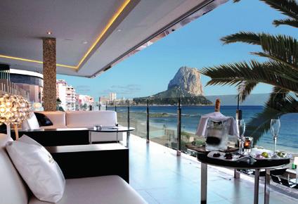 Calpe ligger på Costa Blanca-kusten, ca 50 minuter från Alicante flygplats.