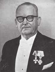 1946 Fyrsti landsleikurinn ar gegn Dönum í Reykjaík Landsliðshópurinn í æfingabúðum ið Koliðarhól fyrir fyrsta landsleikinn á Íslandi Gjafapakkar frá Íslandi og Danir komu í heimsókn ÞEGAR