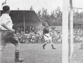 1949 1950 Karl Guðmundsson, fyrirliði Íslands, skrifar í Íþróttablaðið Þurfum að njósna um andstæðingana!