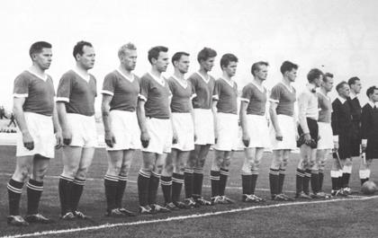 Ragnar Sigtryggsson fyrsti landsliðsmaður Akureyrar 1957 HM-úrslit 16. Frakkland Ísland 8:0 Stade Marcel Saupin, Nantes, 2. júní 1957, undankeppni HM í Síþjóð 1958. Mörk Frakklands: Célestin Olier 6.