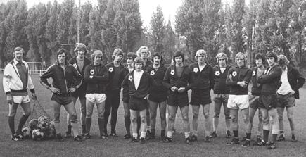 1975 Ein erfiðasta keppnisferð sem íslenska landsliðið hefur farið Þrír landsleikir í EM og ÓL í þremur löndum á aðeins átta dögum Nantes, Liege og Mosku ÍSLENDINGAR lögðu upp í langa og stranga ferð