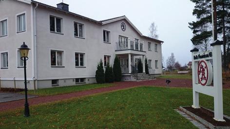 1. Traktor Fergusson -65, 3-cyl, diesel. Skopa + blad. 22.