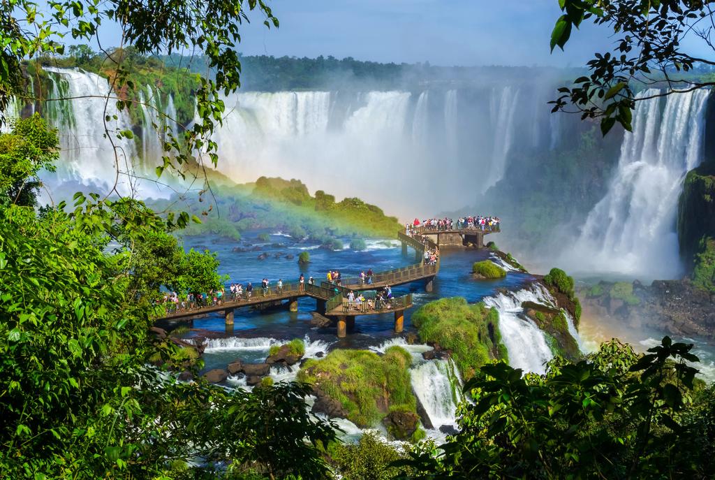 Dag 4: Buenos Aires Iguazu fallen Denna dagen tar vår rundresa med oss till den varma subtropiska regnskogen i Argentina. Vi flyger från Buenos Aires upp till Iguazú.