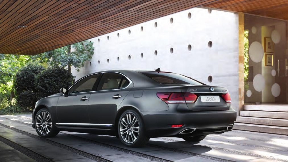 UPPLEV LS Kontakta din närmaste auktoriserade Lexus-återförsäljare för en provkörning.