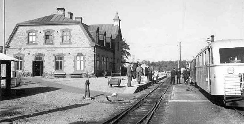 nsskrivare fram till pensionen 1942. De bodde inte på stationen.