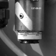 Underhål Oljetrycksbrytare Inställning av oljetrycksbrytare (3) 220-230 bar (Inställningsvärdet är beroende av traktorns hydraulik).