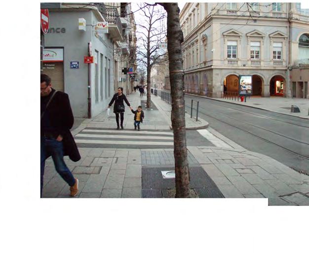 säkerhet och funktion Passagen observerades sen eftermiddag/kväll i cirka 40 minuter. Trafiken på spårvägen hade då kommit igång och gick som vanligt.