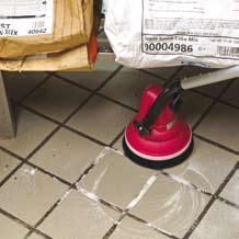 Eftersom MotorScrubber är så liten, lätt och smidig att hantera blir det enkelt att skura golv där det oftast är svårt