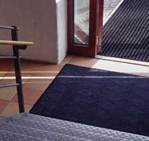Mycket smutstålig, rengörs enkelt genom att skaka, dammsuga eller spola av mattan.