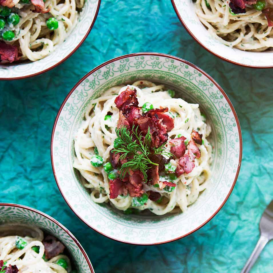 PASTA I MILD BLOMKÅLSSÅS med gröna ärter och bacon 4 port.