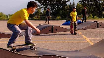 Cyklar av alla storlekar, skateboards, inlines och kick-bikes kan användas.