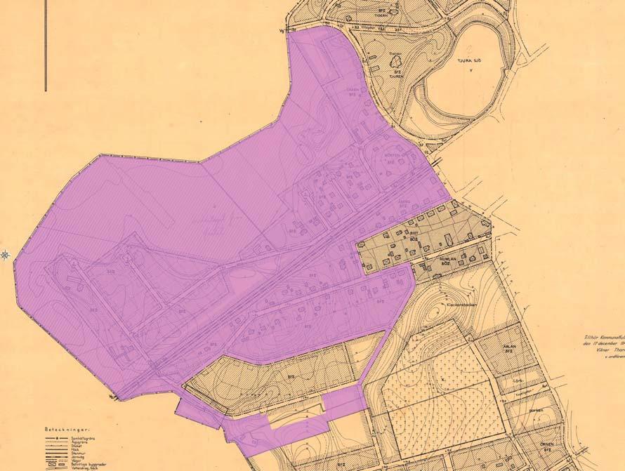 Höör 54:1 ägs av Trafikverket, är obebyggd och planlagd som Allmän plats, park och plantering. Resterande fastigheter är i privat ägo.