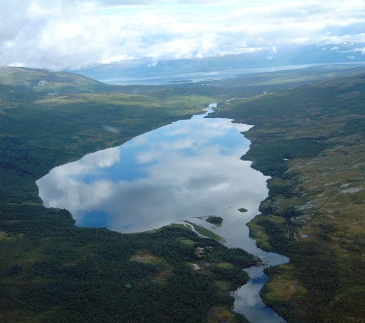 Abisköjåure Avrinningsområde: Torne älv Kommun: Kiruna SMHI-id: 758208-161749 EU_CD: SE758208-161749 Medeldjup: 6,6 m Maxdjup: 35 m (uppskattat) Sjöyta: 2,8 km 2 Altitud: 487 möh