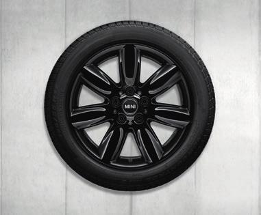 VINTERHJUL TILL MINI CLUBMAN. 16 & 17 FÄLGAR. 10 REVOLITE SPOKE 517 16 Däck Pirelli Winter Sottozero 3 r-f, med mycket bra grepp på torr och våt asfalt, och bra grepp på snö.