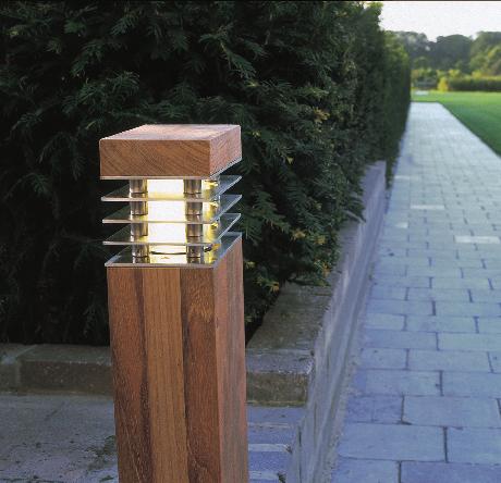 ROYAL BOTANIA Royal Botania grundades av två ingenjörer, Kris Van Puyvelde och Frank Boschman, som delade samma vision att bygga en möbelkollektion för utomhusbruk baserad på egen design, hög