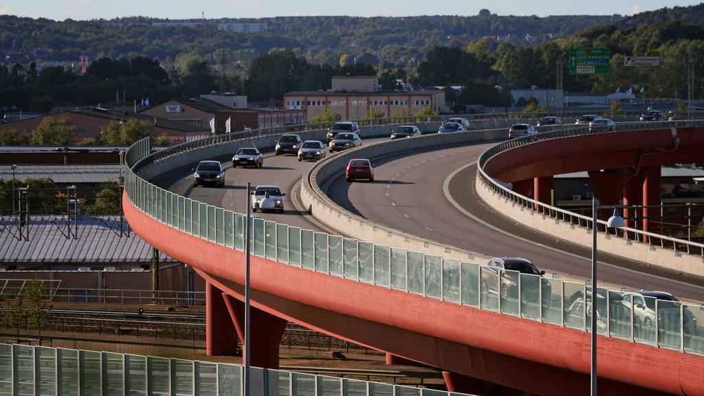 Enligt rådande paradigm löser vi problemet med