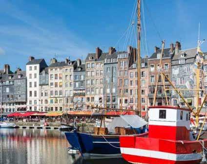 Staden spelade en viktig roll i det 100-åriga kriget och 1431 brändes Jeanne d Arc på bål på stadens stora torg. Hennes aska spreds sen i floden Seines vatten.