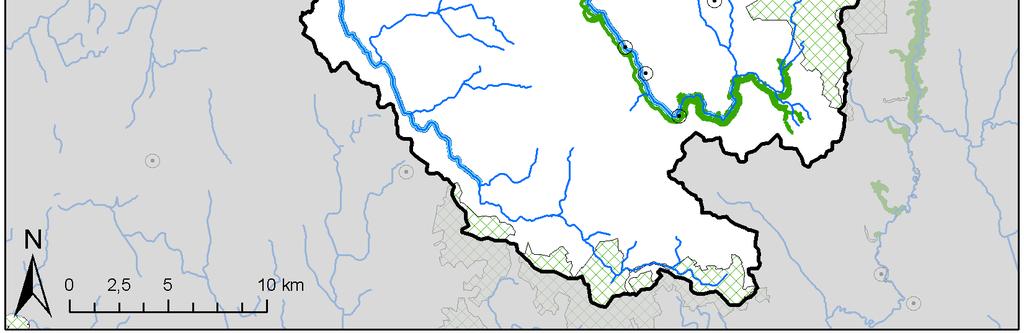 Fornminnesområden koncentrerar sig främst till mellersta och nedre delen i närhet till huvudfåran.