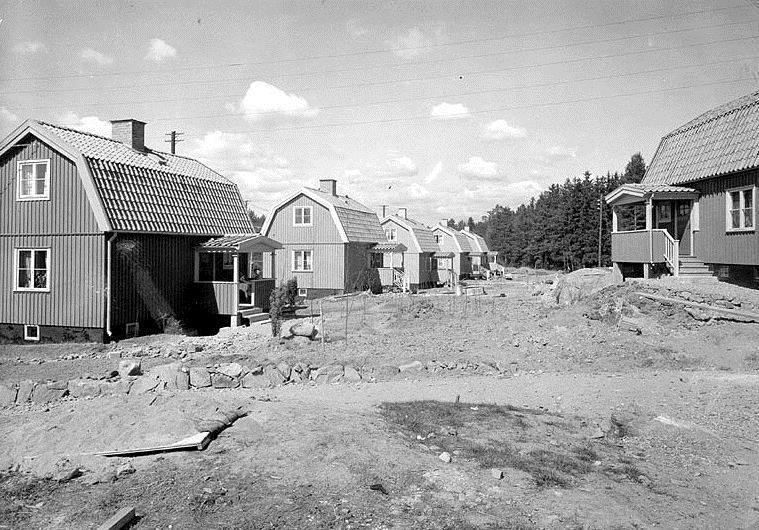 EGNAHEMSRÖRELSEN (1892) Startade som landsbygdsrörelse Småbruk med egnahem Etablerades i städerna som alternativ till de förslummade