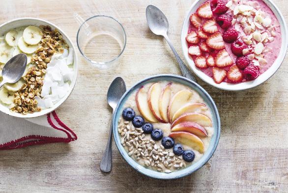 ANVISNINGAR TILL EN GOD SMOOTHIESKÅL INGREDIENSER FÖR 1 2 PERSONER FÖRBEREDELSER: 10 MIN. En Smoothie Bowl är en trögflytande smoothie med god topping och serveras i en skål.